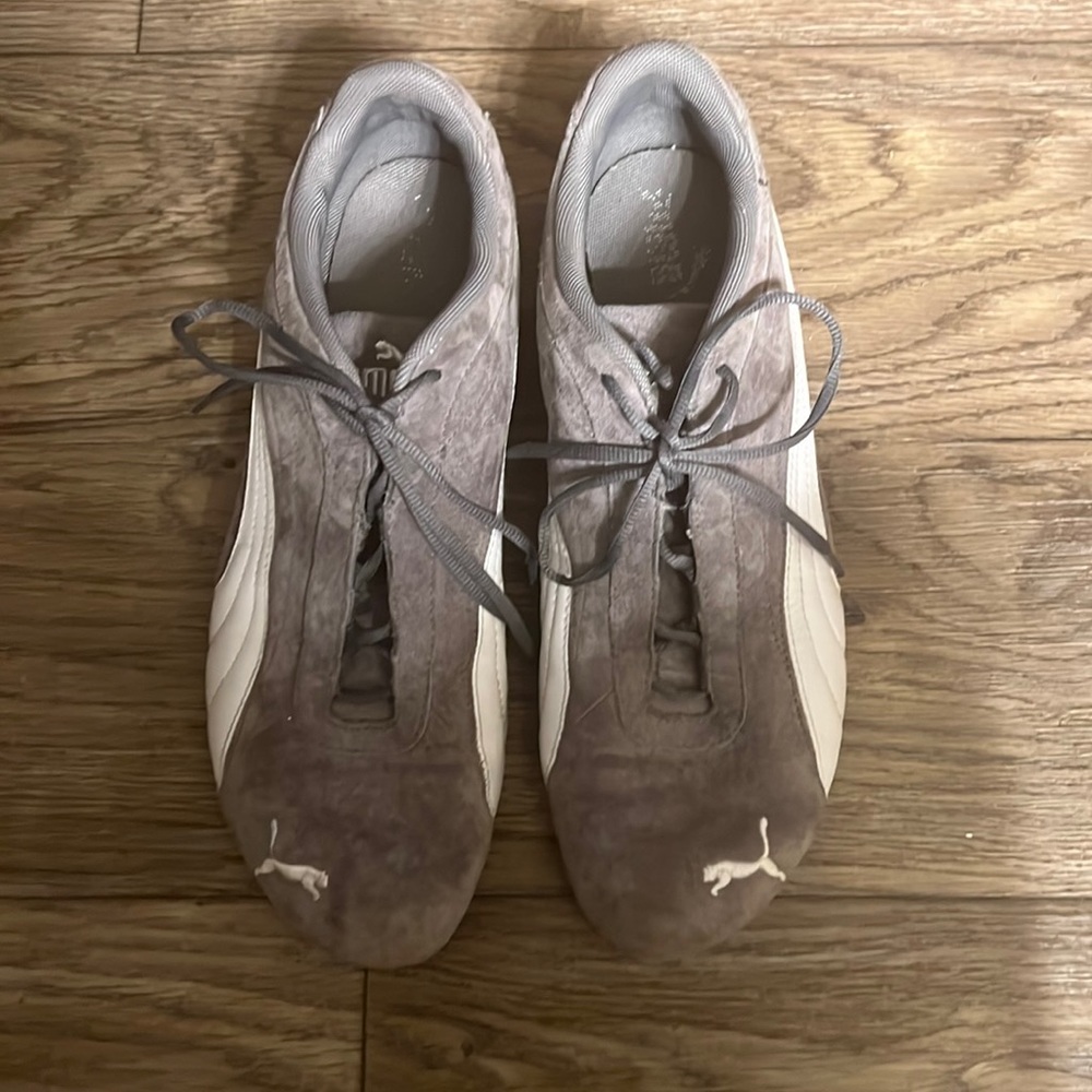 Puma Athletic shoe men’s gray and white great condition